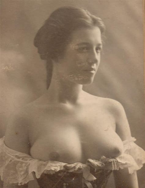 A Vintage Photo Of A Bare Breasted Woman Erosblog The