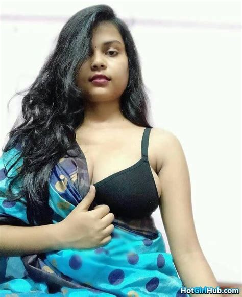 Hot Desi Indian Girls Showing Big Boobs Photos