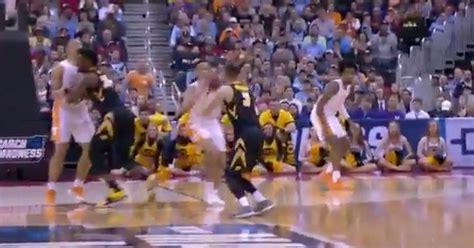 Tennessee Victimized By One Of Season S Worst Foul Calls