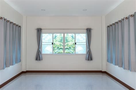 Cortinas Y Ventanas En Una Habitaci N Foto Premium