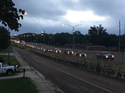 Multi-vehicle wreck on I-565 has traffic backed up to Chapman Mountain