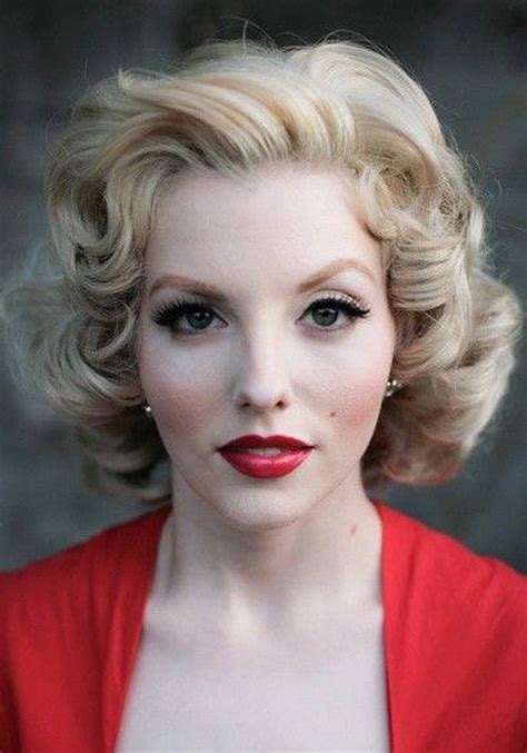 This hairstyle is the quintessential 50's era look that is all about the exorbitant cuteness along with the touch of domesticity. Les coiffures vintage au top de la tendance, la preuve en ...