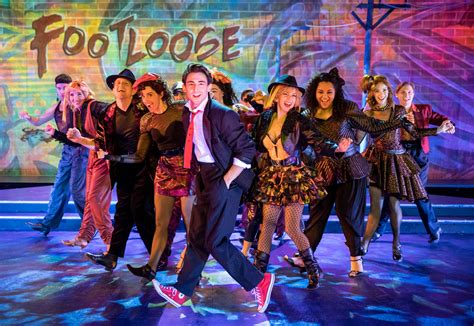 Review Of Footloose At The Chanhassen Dinner Theatres Play Off The Page