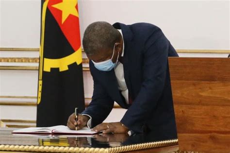 Jornal De Angola Notícias Presidente Da República Exonera E Nomeia Oficiais Na Polícia Nacional