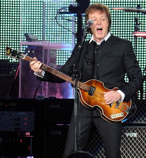 Paul McCartney plays surprise concert in New York's Grand Central ...