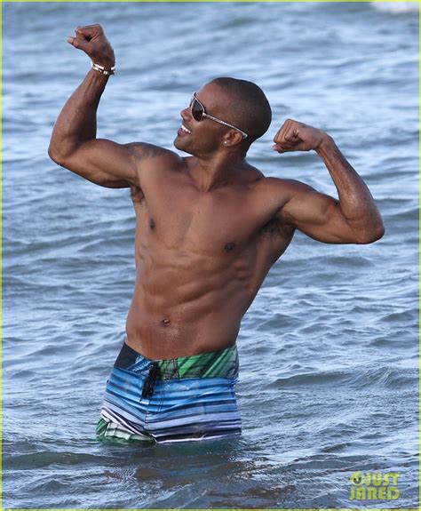 Shemar Moore Flaunts His Beach Body For Everyone To See Photo 3149858 Shemar Moore Shirtless