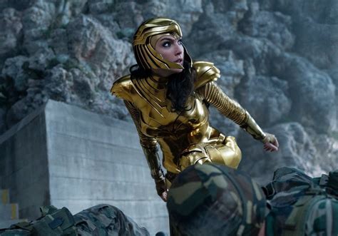 Dianas Gold Armor In Wonder Woman 1984 Looks Incredible The Mary Sue