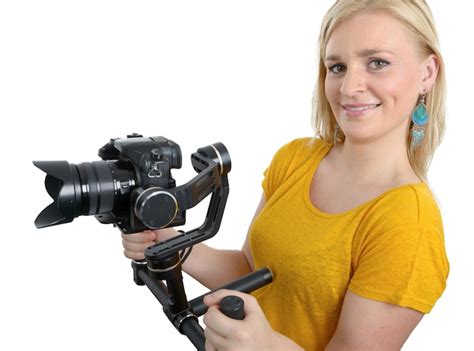 Premium Photo Woman Videographer Using Steady Cam