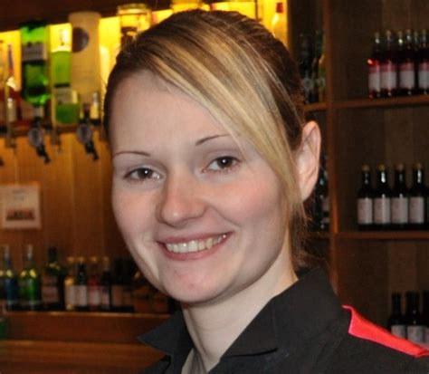 Wws champion x12 professional snooker player have a beautiful daughter lollipop contact jason@snookerlegends.co.uk for anything. Reanne Evans 84th win in a row