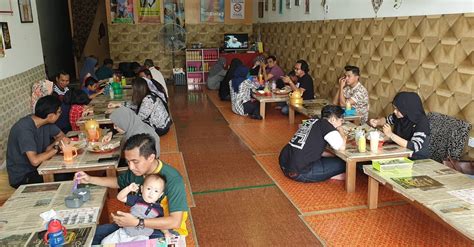 Di atas merupakan beberapa tempat yang menarik di negeri selangor yang boleh dikunjungi. Tempat Makan Lesehan Di Seri Kembangan Menyediakan ...