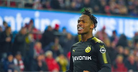 The website contains a statistic about the performance data of the player. 'Incredible' - Chelsea fans hail Michy Batshuayi as ...