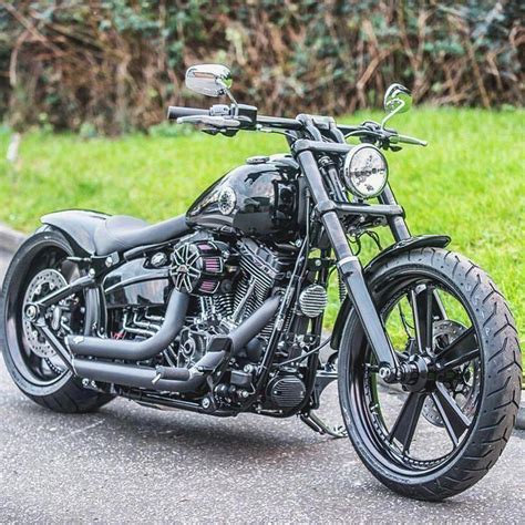 Custom Built Harley Davidson Softail Breakout Bobber Chopper Bikes