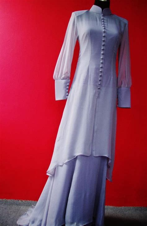 Kesan elegan dan modern memang selalu melekat pada kain brokat dengan motifnya yang sangatlah beragam. Modern Kurung | Clothes | Pinterest | Kebaya, Baju kurung and Modern