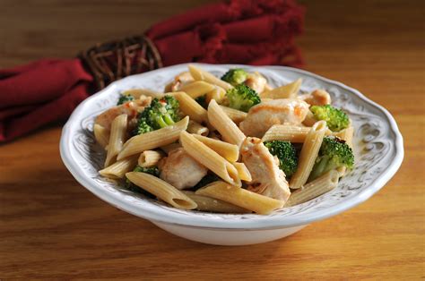 Chicken and broccoli is a popular chinese takeout dish. Chicken and Broccoli Penne - Golden Grain Recipes | Golden Grain Pasta