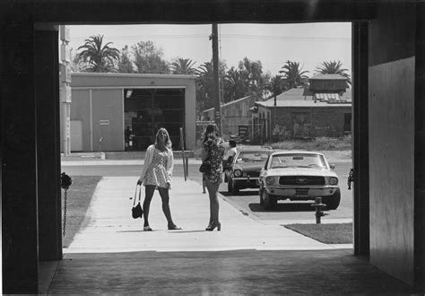 31 Black And White Photos Capture Everyday Life Of Los Alamitos