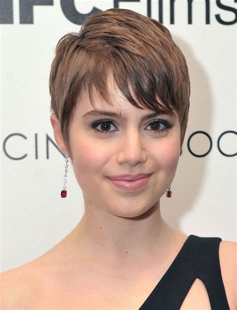 Upbeat red and pink pixie haircut ideas for women. Trendy Short Pixie Haircuts for Women 2018-2019 - HAIRSTYLES