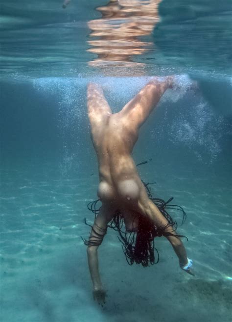 Nude Drowning 20 Photos