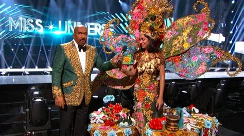 Steve Harvey Flubs Costume Winner Of Miss Universe Pageant Youtube