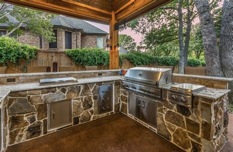 Gorgeous Stone Outdoor Kitchen By Texas Custom Patios Outdoor Kitchen Patio Design Outdoor