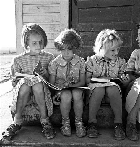 Cahier De Brouillon Dorothea Lange Photography Girl Reading Dorothea Lange