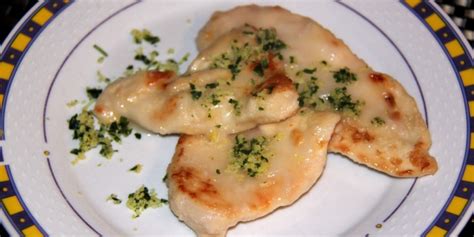 Le scaloppine al limone sono un piatto amato molto anche dai bambini in quanto sono morbide e avvolte da una deliziosa e vellutata cremina che le rende molto gradevoli al palato. Scaloppine al limone - Il Miglior Blog di CucinaIl Miglior ...