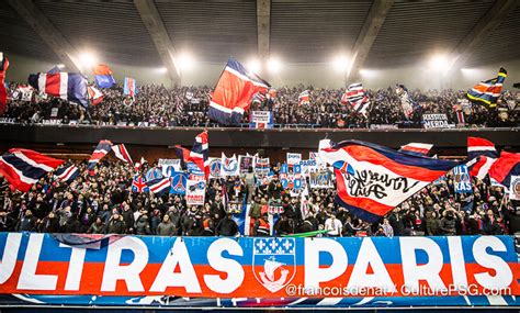 Match Des supporters parisiens présents à l aéroport avant OM PSG