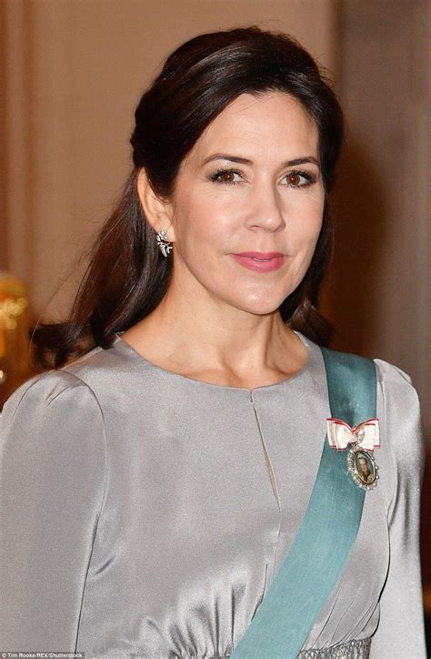 Australias Own Crown Princess Mary Steps Out In A Floor Sweeping Gown