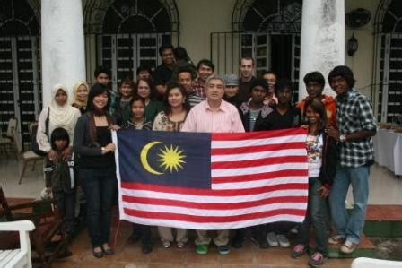 The ministry of foreign affairs (malay: Malaysia chose to become besties with a country in war ...