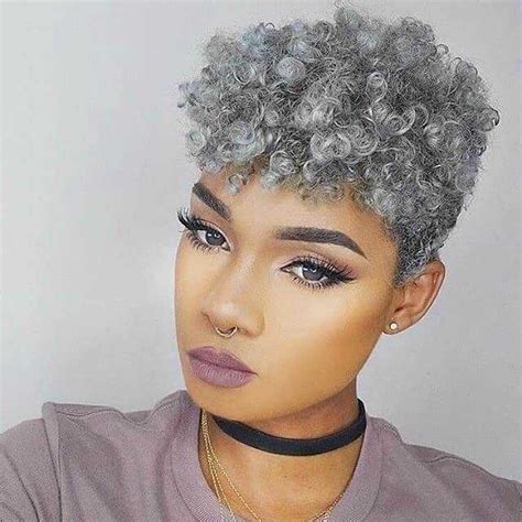7 Besten Kurzen Afro Frisuren Für Grauhaarige Frauen Kurzhaar Frisuren