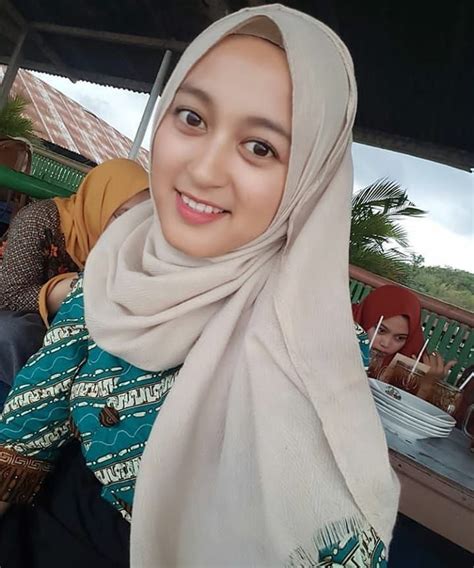 Lihat ide lainnya tentang kecantikan selebgram hits indonesia ❤ on instagram: Jilbab Cewek: Jilbab Gambar Cewek2 Cantik Lucu Berhijab