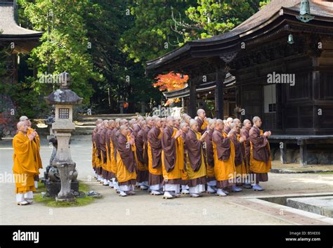 Koyasan Monks Hi Res Stock Photography And Images Alamy