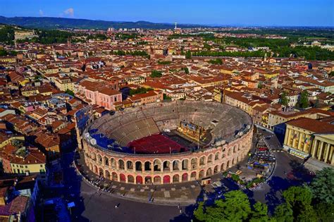 Последние твиты от arena di verona (@arenadiverona). L'Arena in diretta nazionale con Conti e Zucchero per la ...