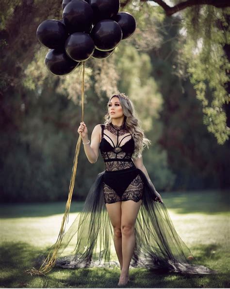 Pin By Amit T On Balloons Shoot Th Birthday Outfit Birthday Photoshoot Birthday Woman