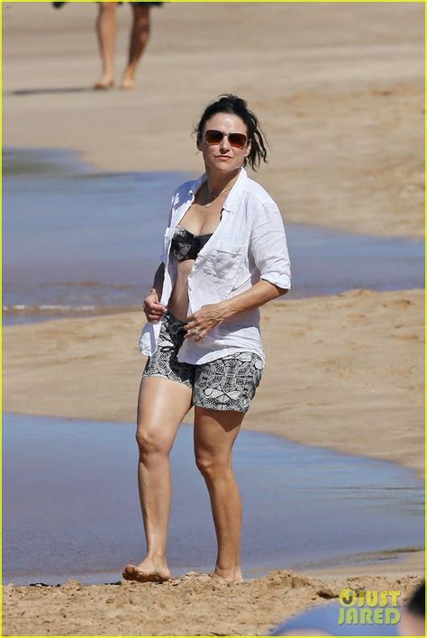 Julia Louis Dreyfus Shows Off Great Beach Body At 53 Photo 3268990