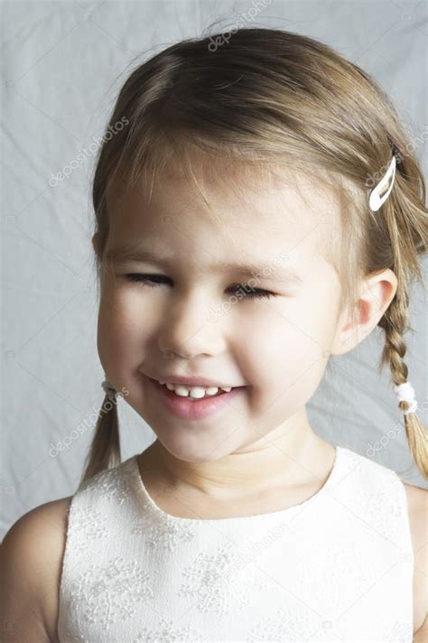 Retrato de una niña: fotografía de stock © vladi5909 #120130694