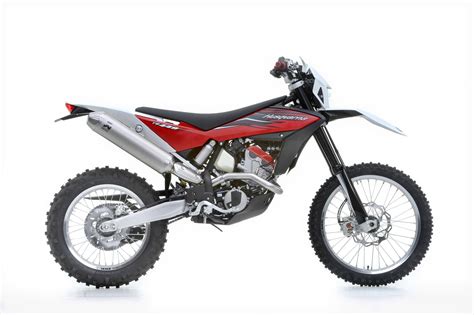 2 husqvarna te450s have provided 617 miles of real world fuel economy & mpg data. 2013 Husqvarna TE 449 Gallery 485608 | Top Speed