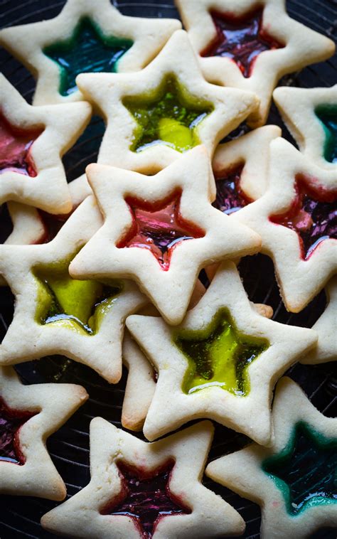 Christmas cookies are one of the best parts about the holidays. DecoArt Blog - Entertaining - Festive Christmas Cookie Recipes
