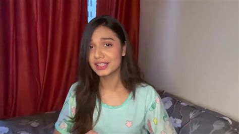 Divya Agarwal Give Lipstick Tips And Share How She Doing Makeup Divya Makeup Youtube