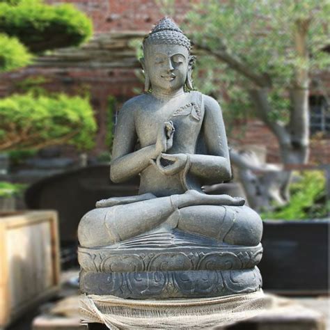 Handgeschlagene buddha figuren und buddha skulpturen aus stein als dekostück für den garten und wohnen kaufen sie günstig in unserem buddha shop. Klassische Buddha Gartenfigur aus Naturstein • Gartentraum.de
