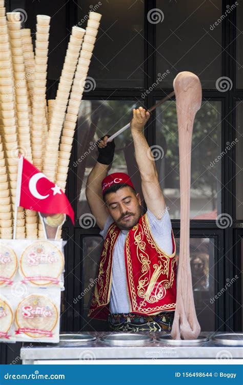 Turkse Ijsverkoper Redactionele Stock Afbeelding Image Of Verkoper
