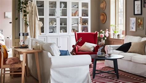 Il letto, ovviamente, è sempre il punto focale, ma lo spazio è progettato per vivere insieme. Parete Attrezzata IKEA: Classica, Moderna, Vetrine ...