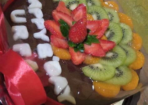 Banyak hal yang sedikit banyak berpengaruh terhadap kualitas rasa dari puding coklat lembut saus vla vanilla, mulai dari jenis bahan, lalu pemilihan bahan segar, hingga cara membuat dan menyajikannya. Resep Puding ultah topping buah oleh yuniati hidayah - Cookpad
