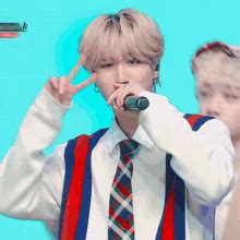 Become a patron of next21 today: Han Jisung GIFs | Wattpad, Diversão
