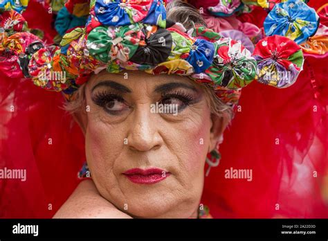 Drag Queen Costume Banque Dimage Et Photos Alamy