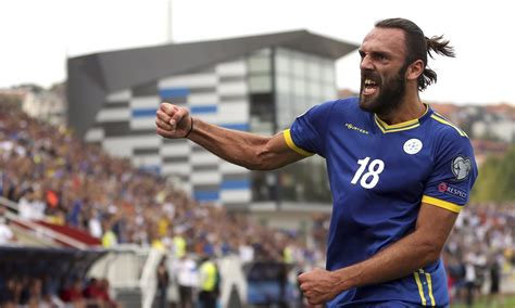 Vedat muriqi (prizren, 24 aprile 1994) è un calciatore kosovaro con cittadinanza albanese, attaccante della lazio e della nazionale kosovara, di cui è primatista di reti. Lazio Forward Vedat Muriqi: "I Need a Little Time and Then ...