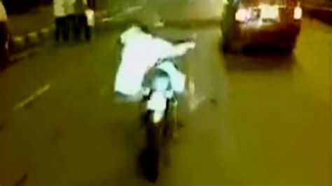 Caught On Camera Mumbai Biker Died Performing Stunt Youtube