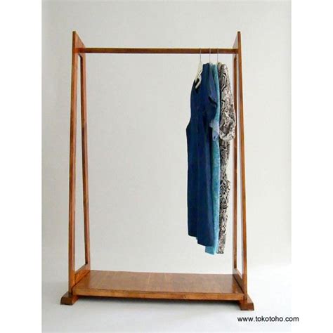 Rak gantung berbahan batang kayu ini sangat bermanfaat bukan? Jual Rak Gantungan Baju Kayu Harga Murah Jakarta oleh Toko Toho Fashion Display
