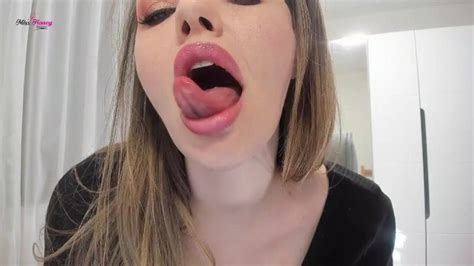 Quckie Tongue Vore Tease With Miss Honey Barefeet Xxx Mobile Porno