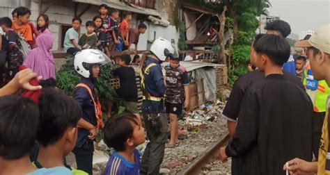 Mengenaskan Seorang Pria Tewas Setelah Tertabrak Kereta Api Di Ciroyom Kota Bandung Creepy