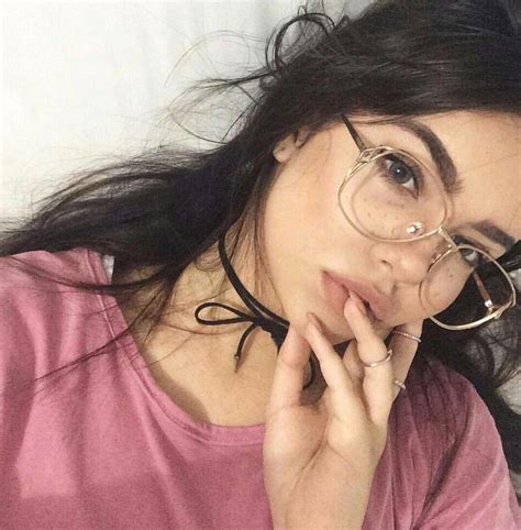 ᴘɪɴᴛᴇʀᴇsᴛ ⋆ ᴊᴏᴜɪʀxʙɪᴛᴄʜ Cute Glasses Girls With Glasses Glasses Frames Cool Girl Fashion Eye